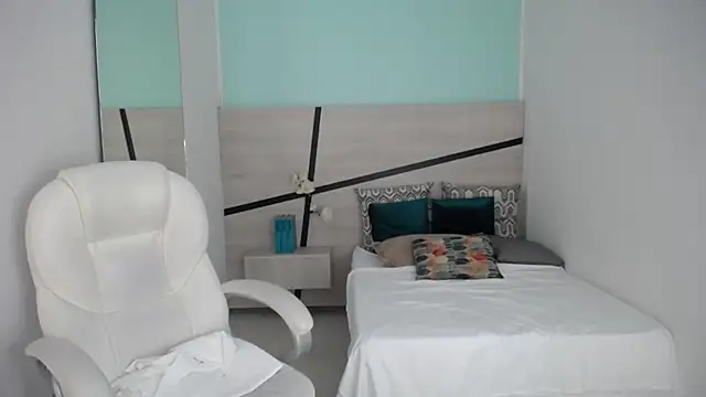 kimara lion online show from September 23, 2025, 8:05 pm