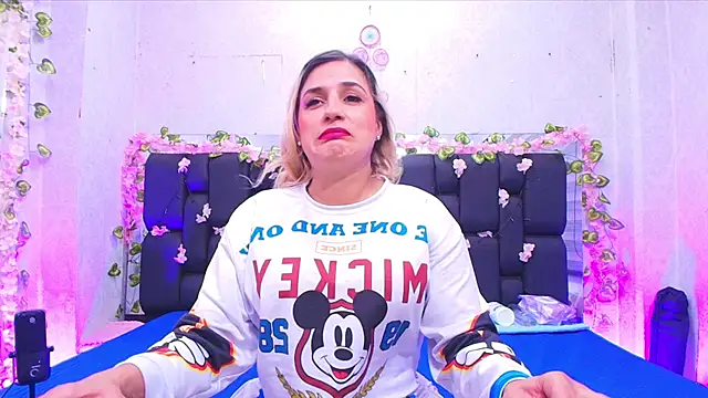  carolina fox online show from September 12, 2025, 3:06 am