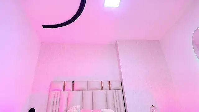  carolina fox online show from February 5, 2026, 3:13 am