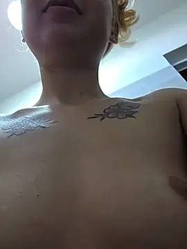 Pinkie Princes online show from December 17, 2025, 9:42 pm