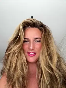 Snapshot of Thescorpionfr chatting on December 22, 2025, 5:57 pm Thescorpionfr online show from December 22, 2025, 5:57 pm