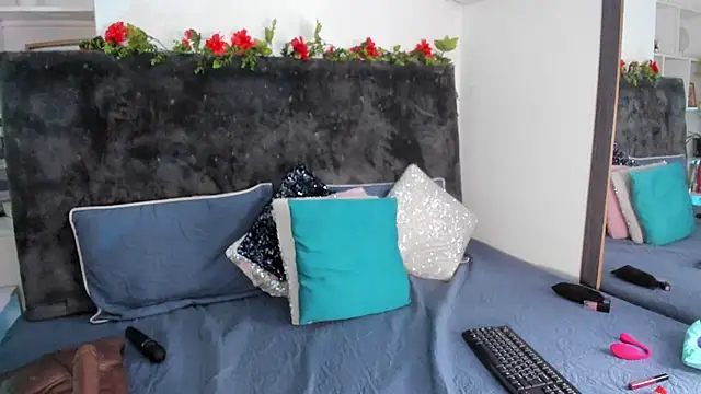 Karlagonzales  online show from February 20, 2026, 6:43 pm