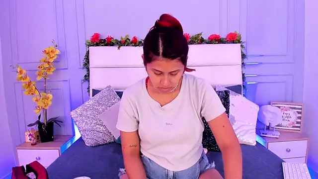 Karlagonzales  online show from March 10, 2025, 7:07 pm