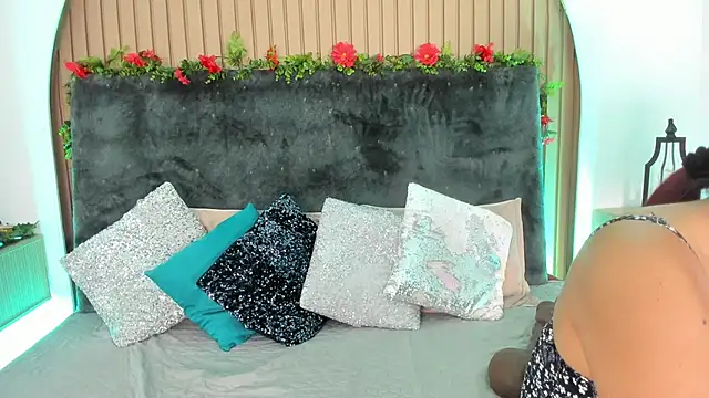 Karlagonzales  online show from December 21, 2025, 1:02 pm