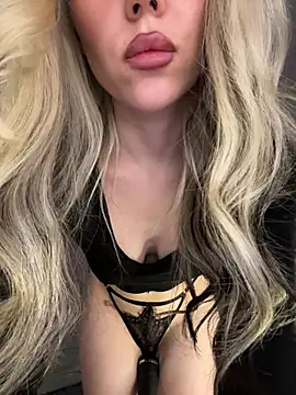 xDinnax online show from April 15, 2026, 7:58 pm