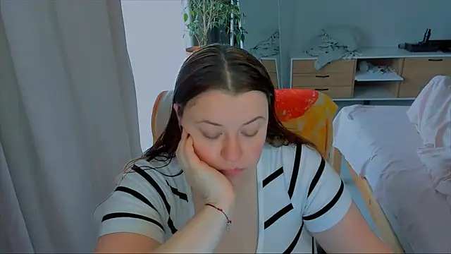 PolinaSalvatore online show from October 19, 2025, 9:12 am