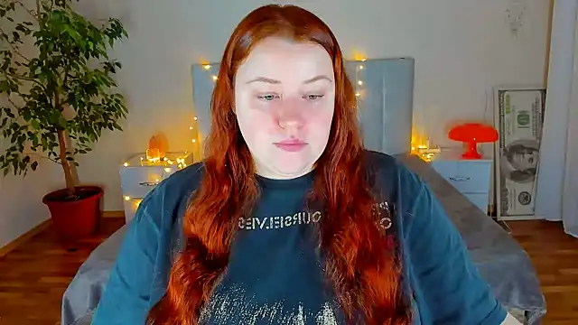 PolinaSalvatore online show from February 9, 2026, 5:00 pm