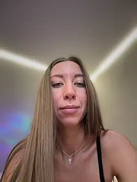 Snapshot of EvaCatt chatting on November 26, 2025, 4:01 am EvaCatt online show from November 26, 2025, 4:01 am