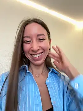 Snapshot of EvaCatt chatting on October 8, 2025, 2:35 am EvaCatt online show from October 8, 2025, 2:35 am