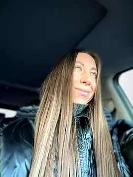 Snapshot of EvaCatt chatting on November 11, 2025, 3:34 am EvaCatt online show from November 11, 2025, 3:34 am