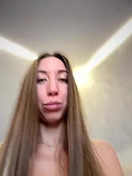 Snapshot of EvaCatt chatting on October 18, 2025, 2:35 am EvaCatt online show from October 18, 2025, 2:35 am