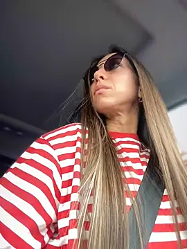 Snapshot of EvaCatt chatting on March 21, 2025, 4:06 am EvaCatt online show from March 21, 2025, 4:06 am