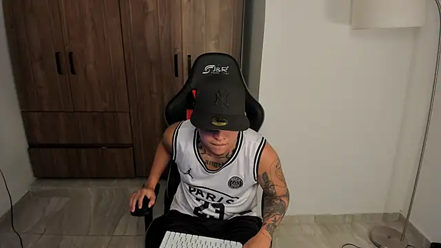 Snapshot of Jake_simons chatting on October 24, 2025, 6:45 am Jake simons online show from October 24, 2025, 6:45 am