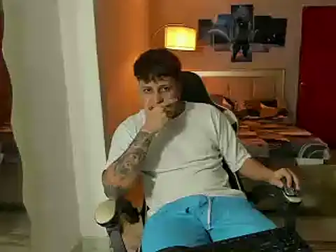 Snapshot of Jake_simons chatting on February 22, 2025, 1:11 am Jake simons online show from February 22, 2025, 1:11 am