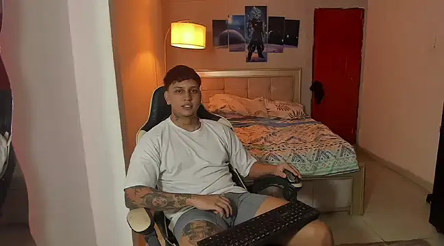 Snapshot of Jake_simons chatting on January 7, 2025, 4:39 am Jake simons online show from January 7, 2025, 4:39 am