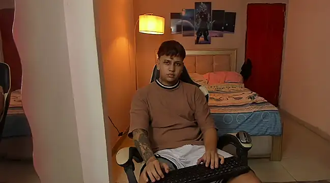 Snapshot of Jake_simons chatting on January 14, 2025, 1:15 am Jake simons online show from January 14, 2025, 1:15 am