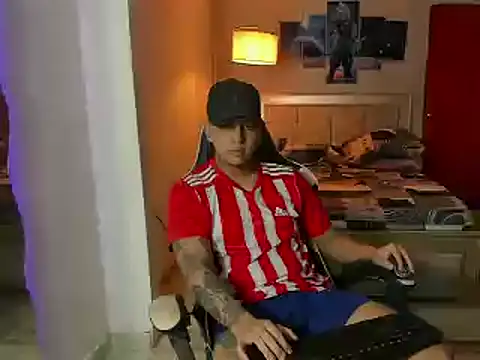 Snapshot of Jake_simons chatting on February 15, 2025, 10:10 pm Jake simons online show from February 15, 2025, 10:10 pm