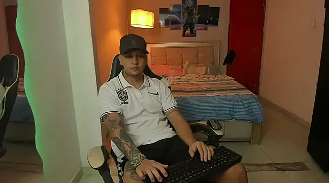 Snapshot of Jake_simons chatting on January 11, 2025, 1:37 am Jake simons online show from January 11, 2025, 1:37 am