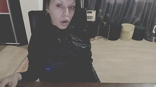 GoldenSasha online show from September 27, 2025, 2:01 pm