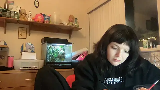 SweetMaisie online show from November 9, 2025, 7:01 am