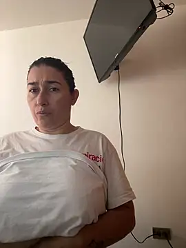 andreaisis2 online show from April 8, 2026, 5:47 pm