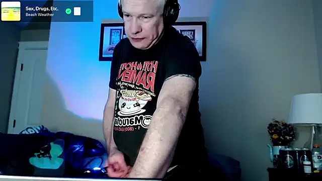 Snarfle82 online show from November 7, 2025, 9:08 pm