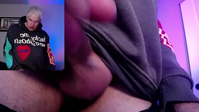 Snarfle82 online show from November 30, 2025, 8:20 pm