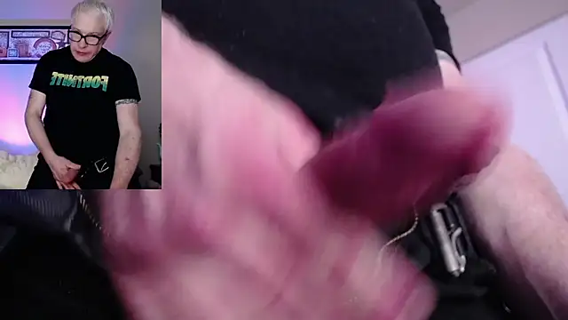 Snarfle82 online show from November 18, 2025, 9:18 pm