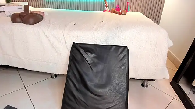 Zafiiraa online show from March 13, 2025, 4:01 pm