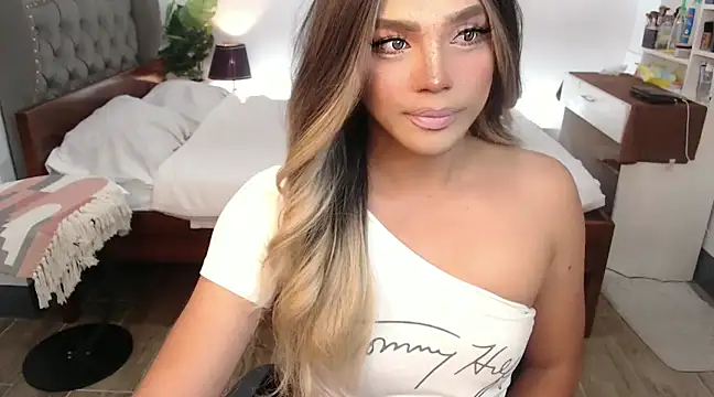 liaa lurrecams online show from March 19, 2025, 6:01 pm