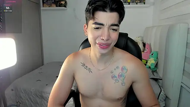 santy7v7 online show from November 23, 2025, 1:32 pm