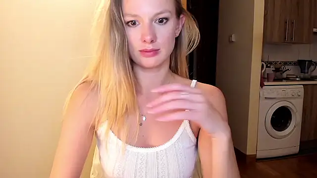 Snapshot of Annloveyou chatting on November 18, 2025, 9:29 pm Annloveyou online show from November 18, 2025, 9:29 pm