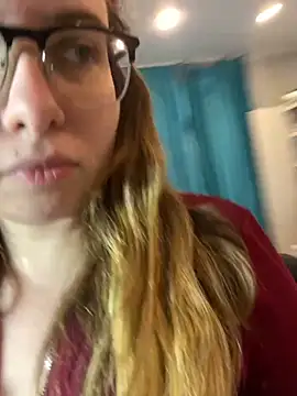 DienkaGreen online show from November 23, 2025, 5:56 pm