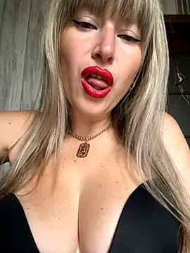 Kittenforyou online show from December 3, 2025, 9:09 am