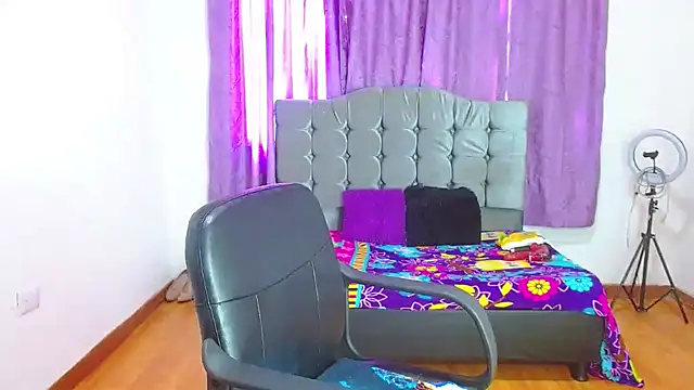 ariana-lopez online show from February 25, 2025, 4:25 pm