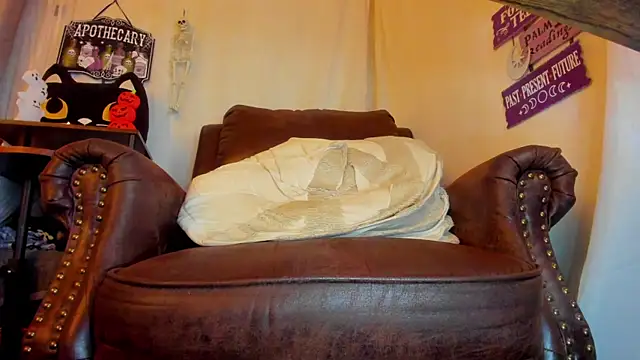 danidollxxx online show from October 17, 2025, 4:27 am