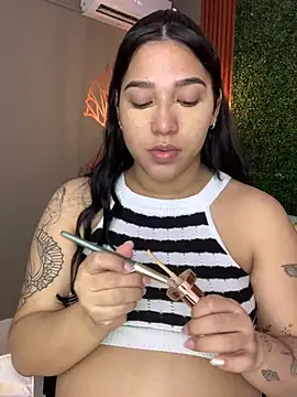 Amandanauty online show from February 1, 2025, 7:23 pm