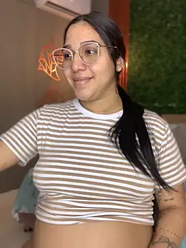 Amandanauty online show from February 17, 2025, 3:33 pm