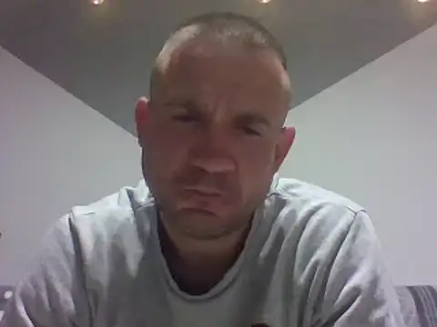 aroj95 online show from April 27, 2026, 10:41 pm