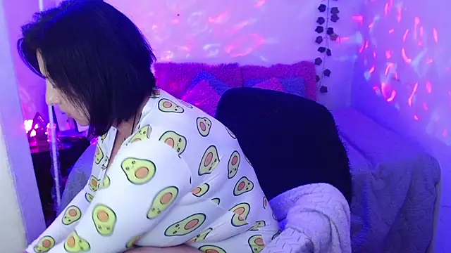 camilalatti online show from October 18, 2025, 12:23 am