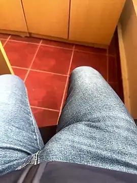 MAHKE12 online show from November 11, 2025, 9:48 am