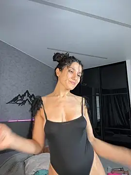 Snapshot of _CurlySue_ chatting on September 30, 2025, 10:32 am CurlySue online show from September 30, 2025, 10:32 am