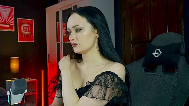 QueenAliss online show from February 1, 2026, 7:17 am