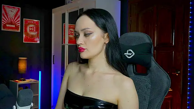 QueenAliss online show from November 23, 2025, 8:46 am