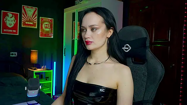 QueenAliss online show from December 15, 2025, 5:46 am