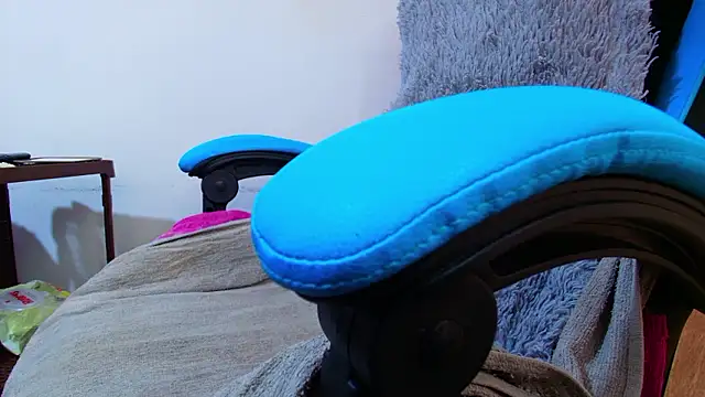 klylls squirt  online show from April 3, 2026, 8:04 pm