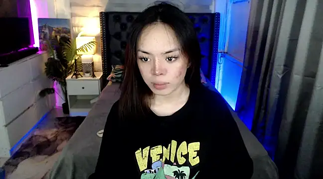 SweetCheska19 online show from February 9, 2025, 3:53 am