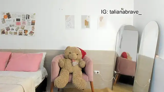 ValienteGirl  online show from October 4, 2025, 1:40 am