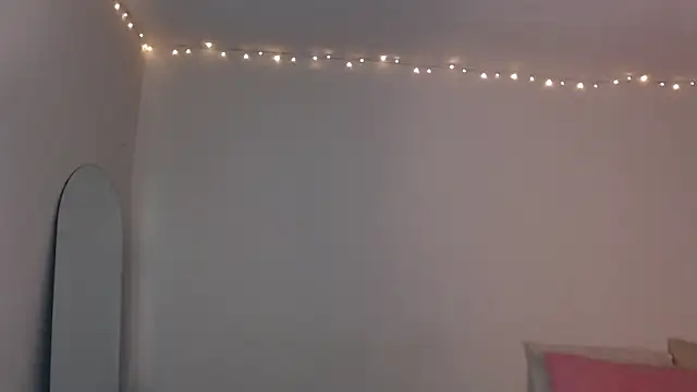 ValienteGirl  online show from April 11, 2026, 12:40 am