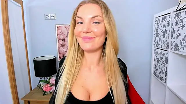 AulloraHoney online show from February 17, 2025, 9:46 am